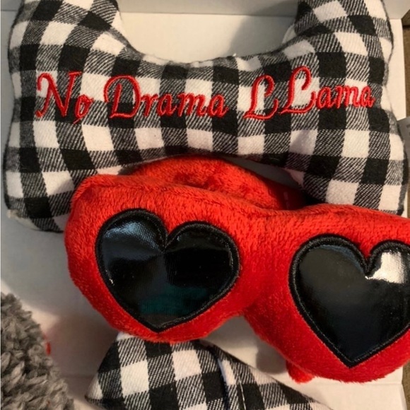 No Drama Lama Set for Dogs-Includes 3 toys w/Squeakers & Bandanna - Picture 5 of 6